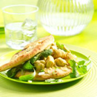 Naanbrood sandwich met kip