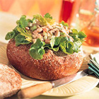 Vloerbrood met Oosterse kipsalade