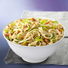 Bami goreng met garnalen en cashewnoten