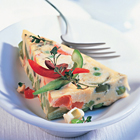 Groenteterrine van tomaten, paprika en doperwten