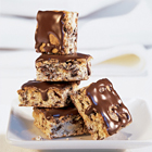 Hazelnootkoekjes met rozijnen en chocoladeglazuur
