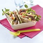 Taco met haring en avocado