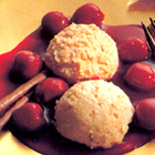 Bitterkoekjesmousse met warme kersensaus
