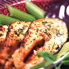 Gegrilde zalm met basilicum-mosterdroom