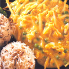 Kerrie-eiragout met doperwten en taugé