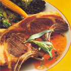 Lamskoteletten met tomatensaus