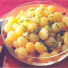 Warme aardappelsalade met bieslook en kappertjes