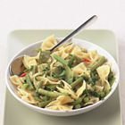 Farfalle met sperziebonen en peultjes