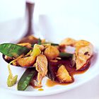 Thaise kip met gember en peultjes
