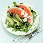 Salade van watermeloen, avocado en zachte geitenkaas