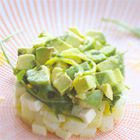 Aardappelsalade met avocado, meikaas en rucola