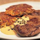 Steak au poivre met rozemarijnrösti van Ainsley Harriott
