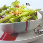 Komkommersalade met pinda's