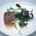 Jamie Oliver: zalm met mierikswortel en bietjes