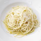 Spaghetti met Parmezaanse kaas, citroen en knoflook