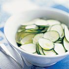 Courgette salade met citroendressing en Spaanse peper
