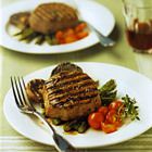 Biefstuk met rode wijn, knoflook en gegrilde asperges