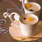 Geraffineerde amandelsoep met vers fruit