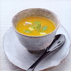 Pompoensoep met miso en peultjes