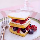 Zandkoekjes met bosvruchten en room