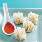 Garnalen wontons met zoete chilisaus