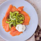Gerookte zalm met komkommer