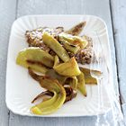 Groene puntpaprika met gehaktbrood