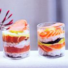 Zalm sushi in een glaasje