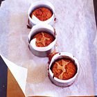 Kleine chocoladecake van melkchocolade