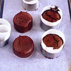 Kleine chocoladecake van pure chocolade
