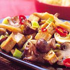 Tofu met prei en paddenstoelen