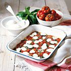 Gebakken tomaten met basilicum en gesmolten mozzarella