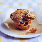 Muffins met sinaasappel, zoete aardappel en bosbessen