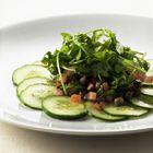 Komkommersalade met kruidige tomaat