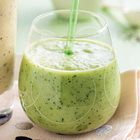 Smoothie van avocado, peer en munt