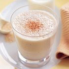 Smoothie van banaan, nootmuskaat en honing
