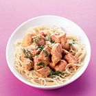 Spaghetti met verse tonijn in tomatenroomsaus
