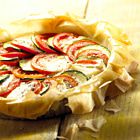 Snelle groentetaart met courgette en tomaat