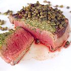 Tournedos met anchoïade, kappertjes en mosterd