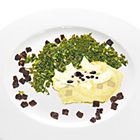 Boerenkool met parmezaankrullen en kruimels bloedworst