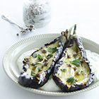Gepofte aubergine met labne, oregano en kappertjes
