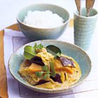 Thaise groene curry met zoete aardappel en aubergine