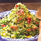 Couscous salade met paprika en groene kruiden