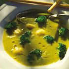 Broccolisoep met polenta-ricottaballetjes