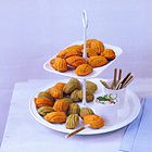 Madeleines met groene en rode pesto