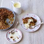 Crumble met muesli en crème anglaise