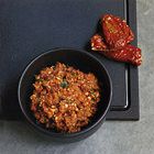 Pesto met rozemarijn, zongedroogde tomaten en sjalot