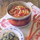 Spaghetti met verse tomatensaus en Parmezaanse courgette