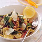 Ravioli met kip, courgette, salie en pijnboompitten