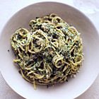 Spaghetti met pesto van walnoten en pecorino van Ainsley Harriott